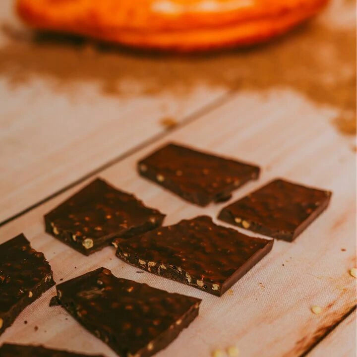 Barra Chocolate Crunch 70% Cacau com Crispies de Quinoa - Zero Poliol, Adição de Açúcares, Lactose e Glúten - Luckau - 7 - imagem 2
