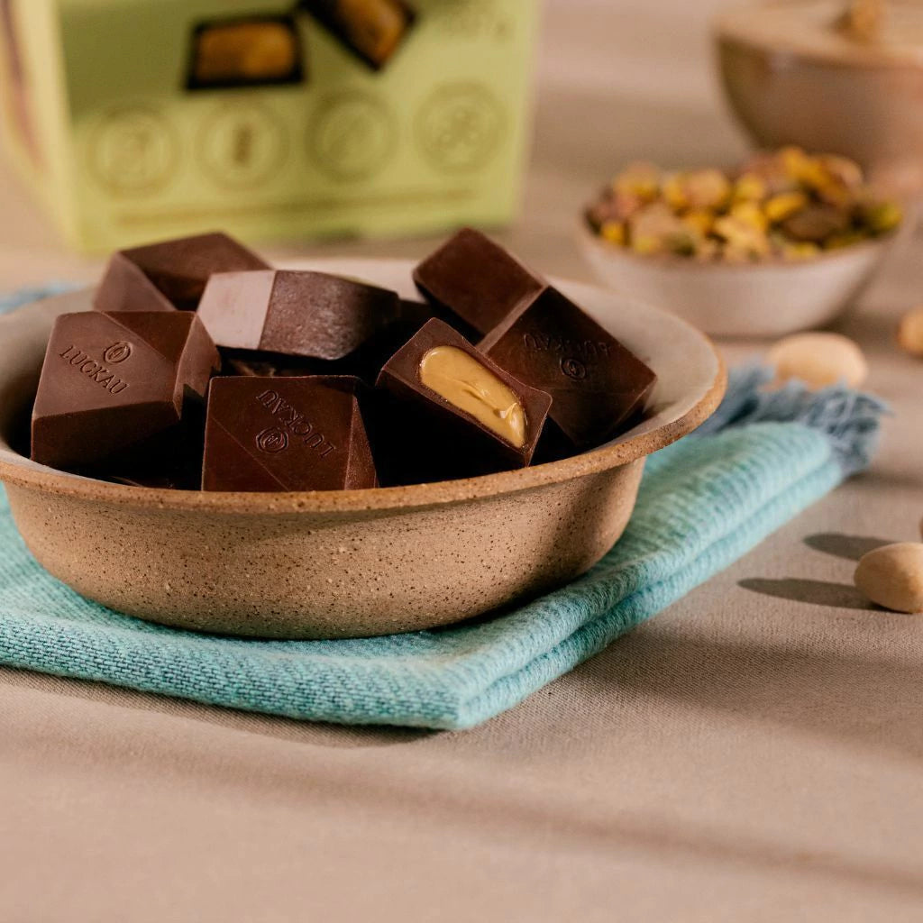 Pouch Bombom Chocolate 54 Cacau recheado com creme de Pistache - Zero Adição de Açúcares, Lactose e Glúten - Luckau - 5 - imagem 2