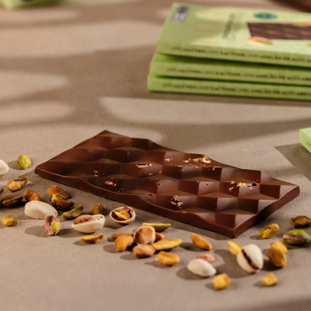 Barra Chocolate Ao Leite com pedaços de Pistache - Zero Adição de Açúcares, Lactose e Glúten - Luckau - 75g - imagem 3