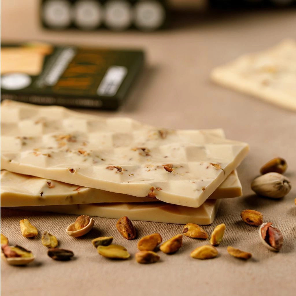 Barra Chocolate Branco com pedaços de Pistache - Zero Adição de Açúcares, Lactose e Glúten - Luckau - 75g - imagem 2